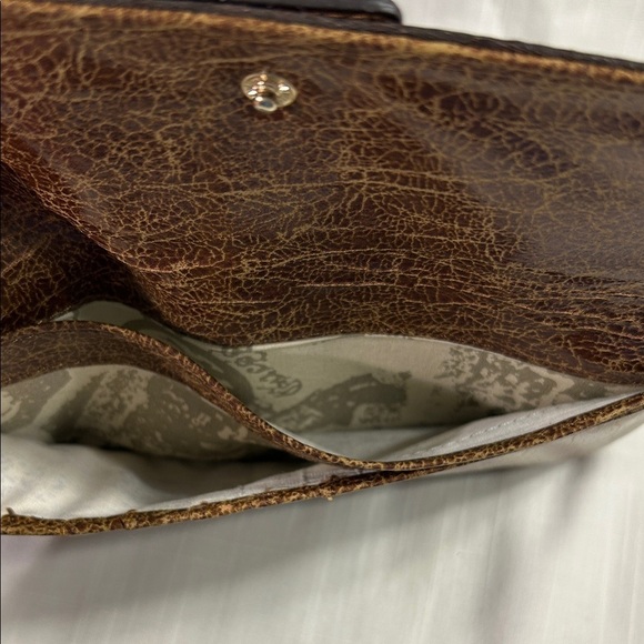 Guess Tri-Tone Wallet - Picture 7 of 8